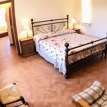 Sole Vini In The Heavenly Heart Of Umbria On Of The World Sleeps 50 Vila Santa Maria del Tronto